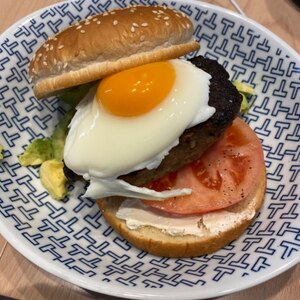 【合い挽き肉300g】肉ガッツリのチーズバーガー